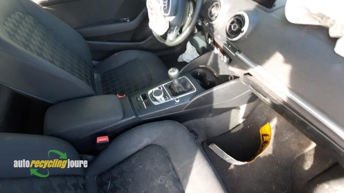 Audi A3 1.6 TDI Ultra 16V Skrotfordon (2014, GRIJS)