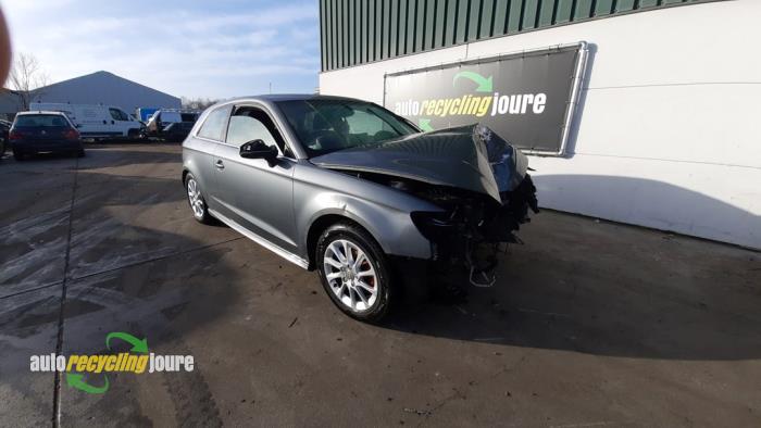 Audi A3 1.6 TDI Ultra 16V Skrotfordon (2014, GRIJS)