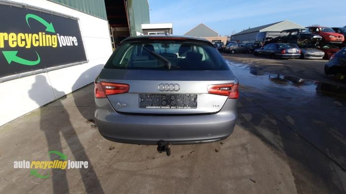 Audi A3 1.6 TDI Ultra 16V Skrotfordon (2014, GRIJS)