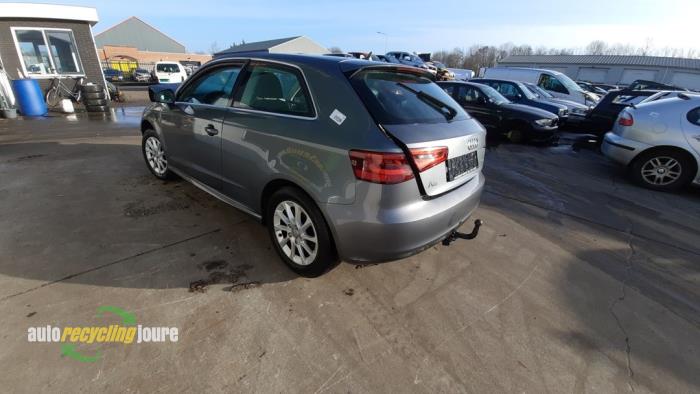 Audi A3 1.6 TDI Ultra 16V Skrotfordon (2014, GRIJS)