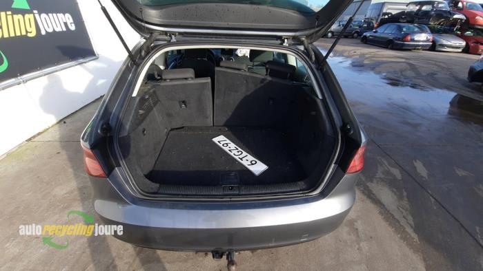 Audi A3 1.6 TDI Ultra 16V Skrotfordon (2014, GRIJS)