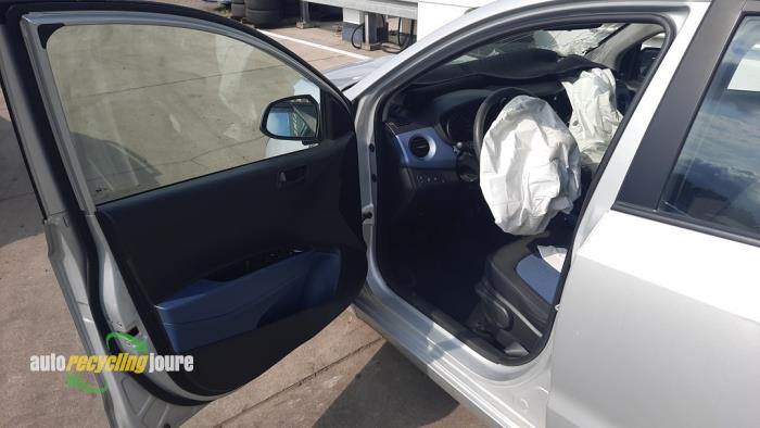 Hyundai i10 1.0 12V Sloopvoertuig (2016, Grijs)