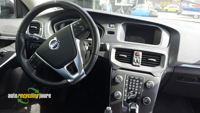 Volvo V40 2.0 D2 16V Sloopvoertuig (2015, Zwart)