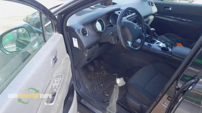 Peugeot 3008 I 1.6 16V THP 155 Skrotfordon (2010, ZWART)