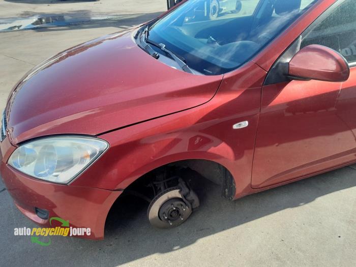 Kia Cee'd Sporty Wagon 1.4 16V Skrotfordon (2008, ROOD)