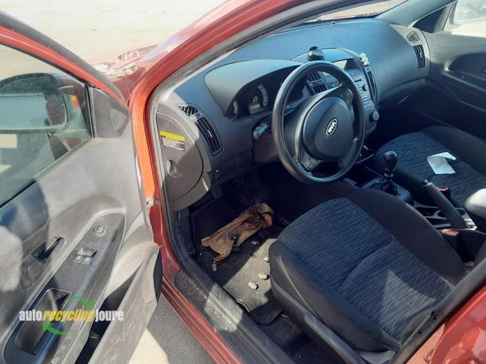 Kia Cee'd Sporty Wagon 1.4 16V Skrotfordon (2008, ROOD)