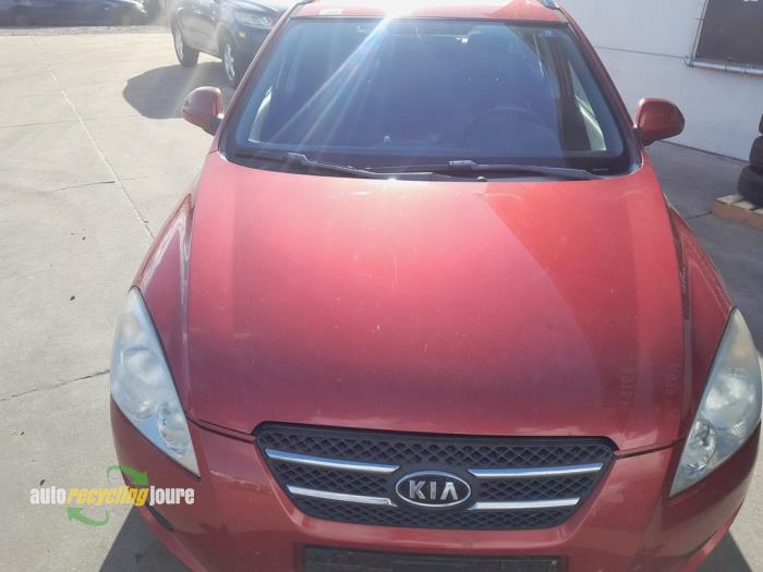 Kia Cee'd Sporty Wagon 1.4 16V Skrotfordon (2008, ROOD)