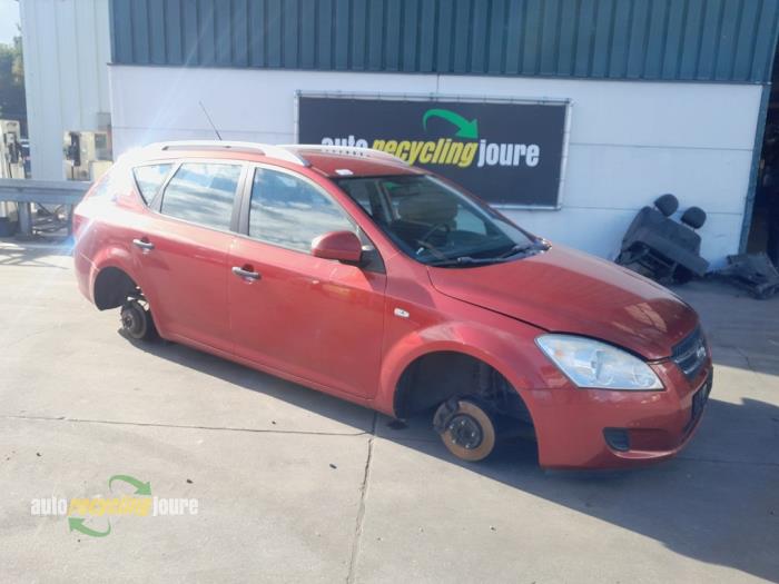 Kia Cee'd Sporty Wagon 1.4 16V Skrotfordon (2008, ROOD)
