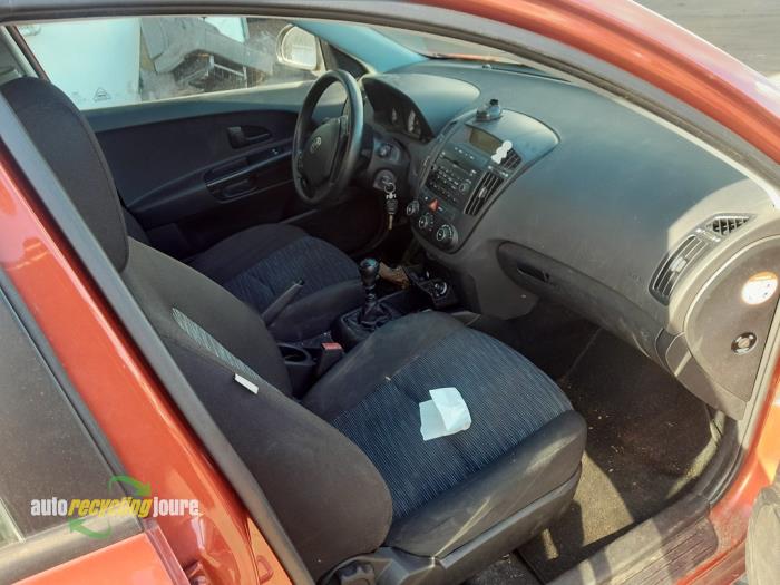 Kia Cee'd Sporty Wagon 1.4 16V Skrotfordon (2008, ROOD)