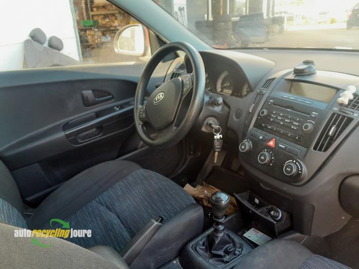 Kia Cee'd Sporty Wagon 1.4 16V Skrotfordon (2008, ROOD)