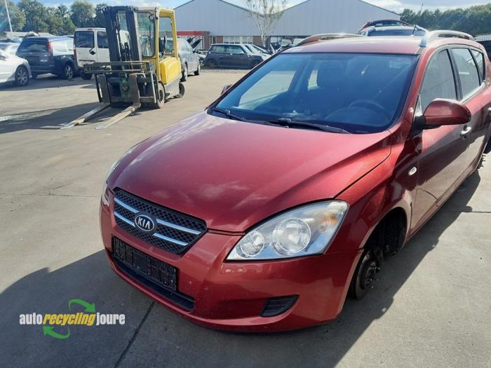 Kia Cee'd Sporty Wagon 1.4 16V Skrotfordon (2008, ROOD)