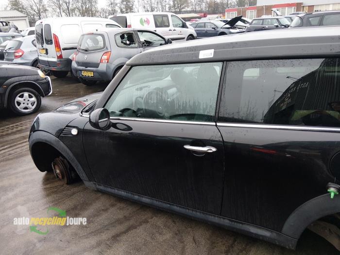 Mini Clubman 1.4 16V One Samochód złomowany (2009, Czarny)