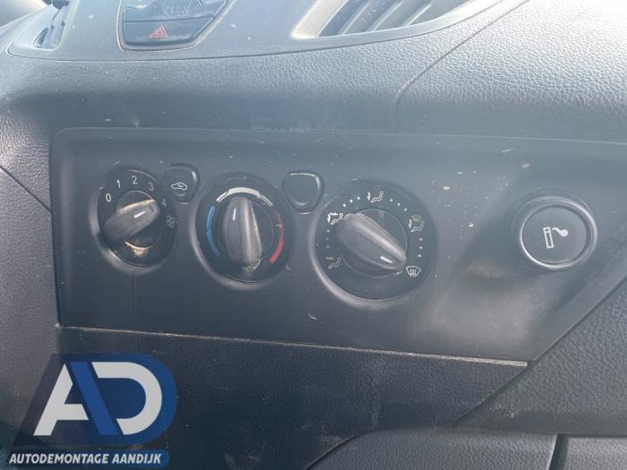 Ford Transit Custom 2.2 TDCi 16V Skrotfordon (2015, WIT)