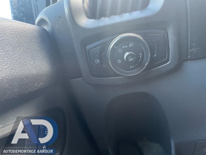 Ford Transit Custom 2.2 TDCi 16V Skrotfordon (2015, WIT)