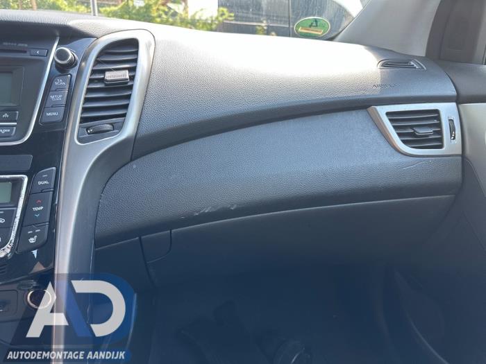 Hyundai i30 1.6 CRDi Blue Drive 16V VGT Skrotfordon (2013, WIT)