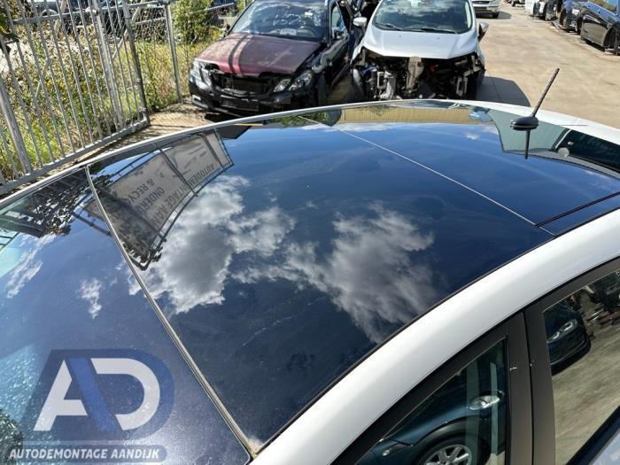 Hyundai i30 1.6 CRDi Blue Drive 16V VGT Skrotfordon (2013, WIT)