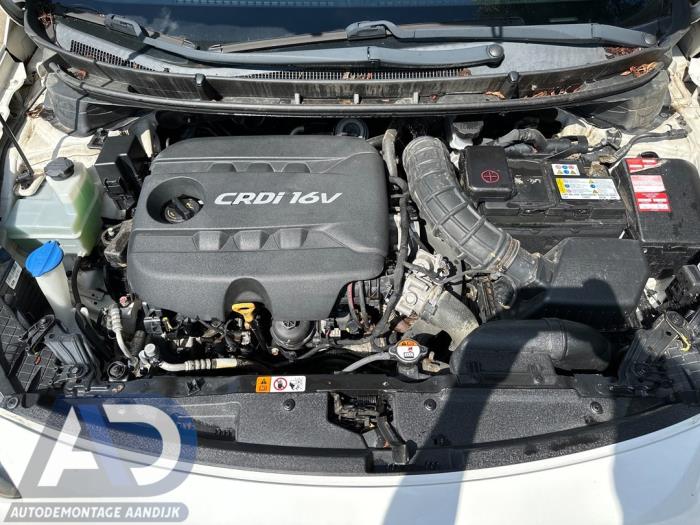 Hyundai i30 1.6 CRDi Blue Drive 16V VGT Skrotfordon (2013, WIT)