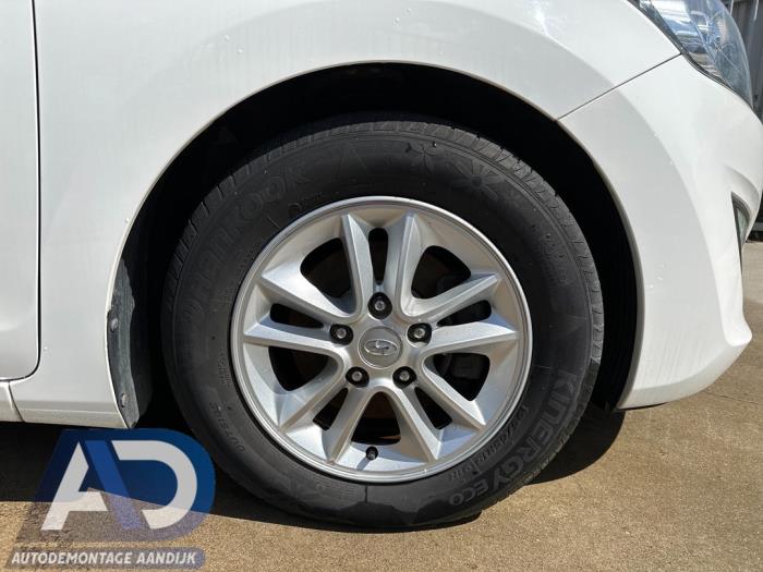 Hyundai i30 1.6 CRDi Blue Drive 16V VGT Skrotfordon (2013, WIT)