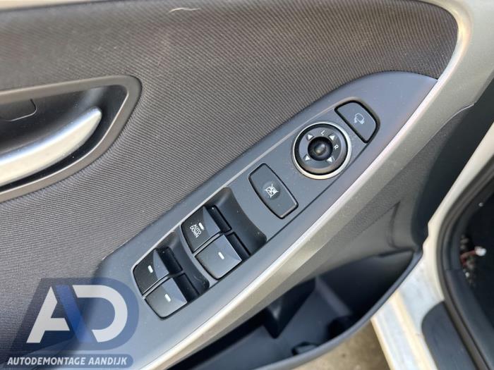 Hyundai i30 1.6 CRDi Blue Drive 16V VGT Skrotfordon (2013, WIT)