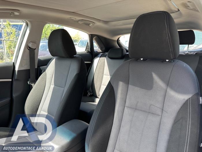 Hyundai i30 1.6 CRDi Blue Drive 16V VGT Skrotfordon (2013, WIT)