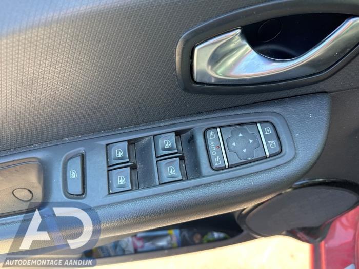 Renault Clio IV 0.9 Energy TCE 90 12V Skrotfordon (2017, ROOD)