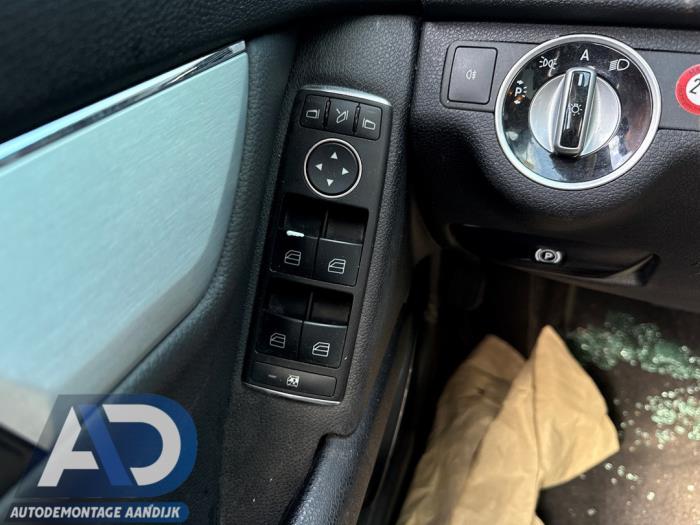 Mercedes C Estate 1.8 C-250 CGI 16V Skrotfordon (2011, ZWART)