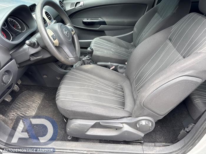 Opel Corsa D 1.4 16V Twinport Skrotfordon (2008, ZILVER ZILVERGRIJS GRIJS)