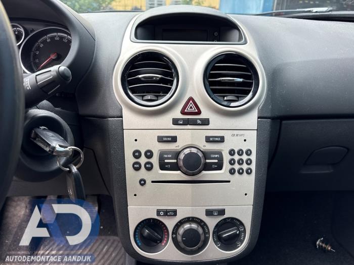 Opel Corsa D 1.4 16V Twinport Skrotfordon (2008, ZILVER ZILVERGRIJS GRIJS)