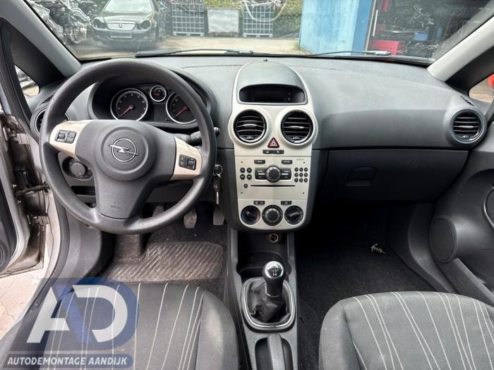 Opel Corsa D 1.4 16V Twinport Skrotfordon (2008, ZILVER ZILVERGRIJS GRIJS)