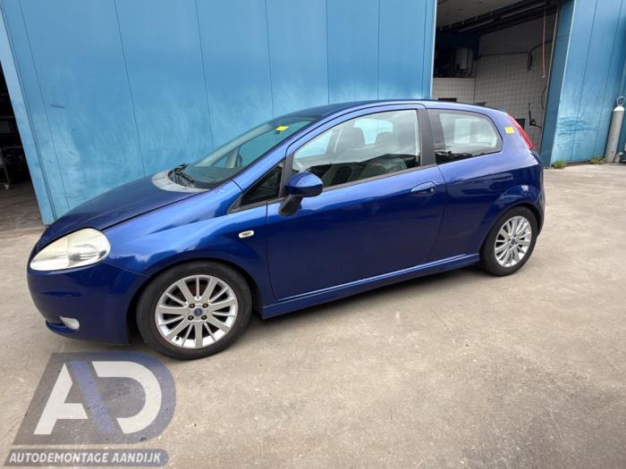 Fiat Grande Punto 1.3 JTD Multijet 16V VGT Schrottauto (2007, Blau)