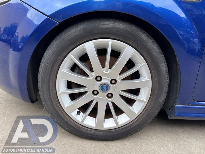 Fiat Grande Punto 1.3 JTD Multijet 16V VGT Schrottauto (2007, Blau)