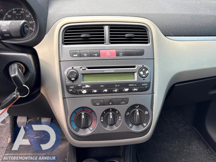 Fiat Grande Punto 1.3 JTD Multijet 16V VGT Schrottauto (2007, Blau)