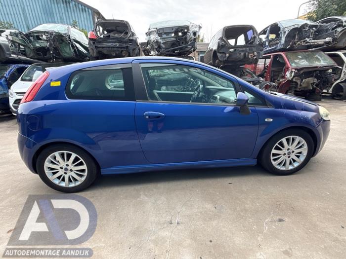 Fiat Grande Punto 1.3 JTD Multijet 16V VGT Schrottauto (2007, Blau)