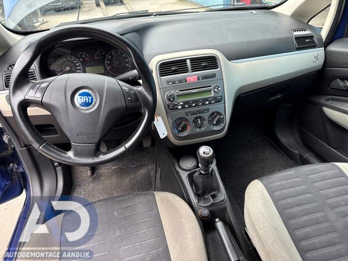 Fiat Grande Punto 1.3 JTD Multijet 16V VGT Schrottauto (2007, Blau)