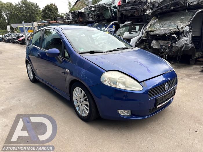 Fiat Grande Punto 1.3 JTD Multijet 16V VGT Schrottauto (2007, Blau)