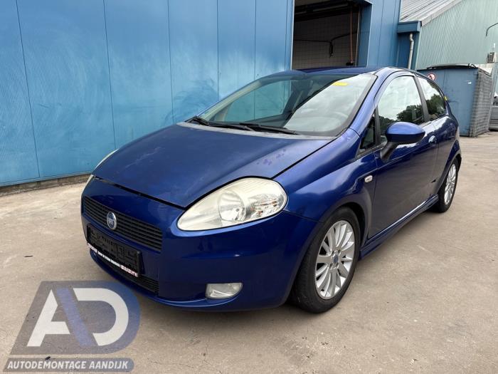 Fiat Grande Punto 1.3 JTD Multijet 16V VGT Schrottauto (2007, Blau)