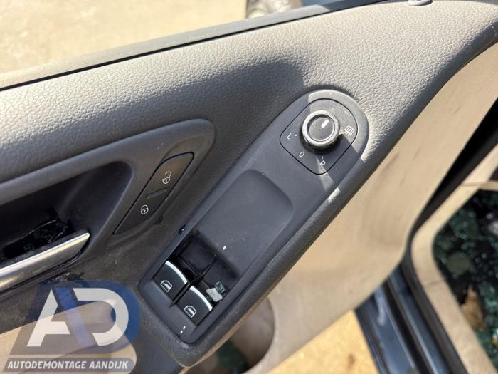 Volkswagen Golf VI 1.2 TSI BlueMotion Samochód złomowany (2010, Niebieski, Szary)