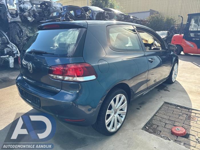 Volkswagen Golf VI 1.2 TSI BlueMotion Samochód złomowany (2010, Niebieski, Szary)
