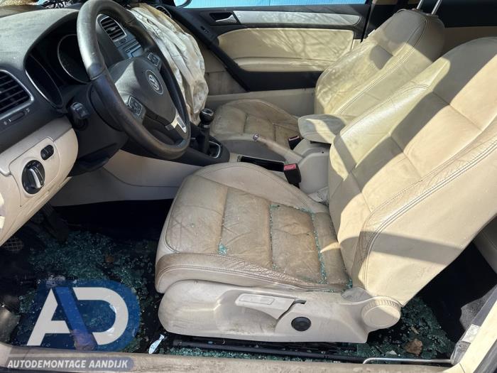 Volkswagen Golf VI 1.2 TSI BlueMotion Samochód złomowany (2010, Niebieski, Szary)