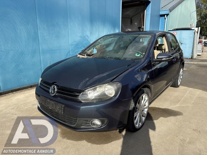 Volkswagen Golf VI 1.2 TSI BlueMotion Samochód złomowany (2010, Niebieski, Szary)
