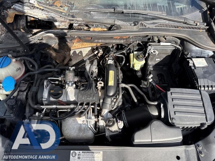 Volkswagen Golf VI 1.2 TSI BlueMotion Samochód złomowany (2010, Niebieski, Szary)