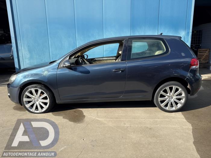Volkswagen Golf VI 1.2 TSI BlueMotion Samochód złomowany (2010, Niebieski, Szary)