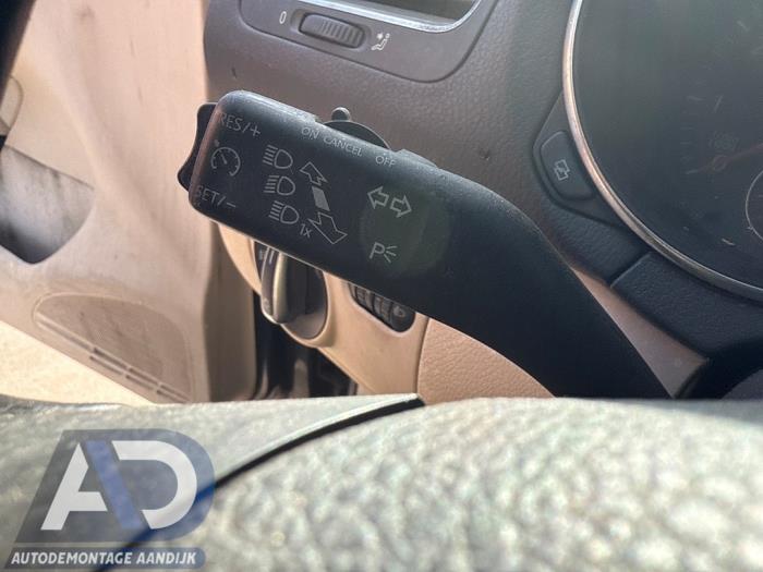 Volkswagen Golf VI 1.2 TSI BlueMotion Samochód złomowany (2010, Niebieski, Szary)