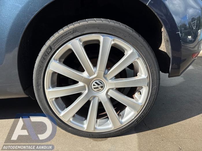 Volkswagen Golf VI 1.2 TSI BlueMotion Samochód złomowany (2010, Niebieski, Szary)