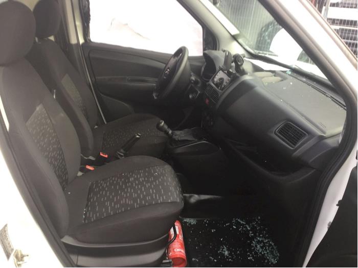 Opel Combo 1.4 16V ecoFlex Skrotfordon (2013, WIT)