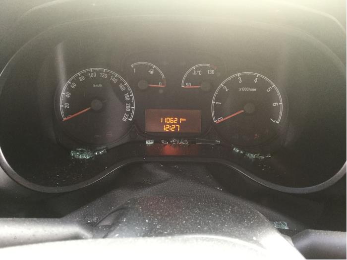 Opel Combo 1.4 16V ecoFlex Skrotfordon (2013, WIT)