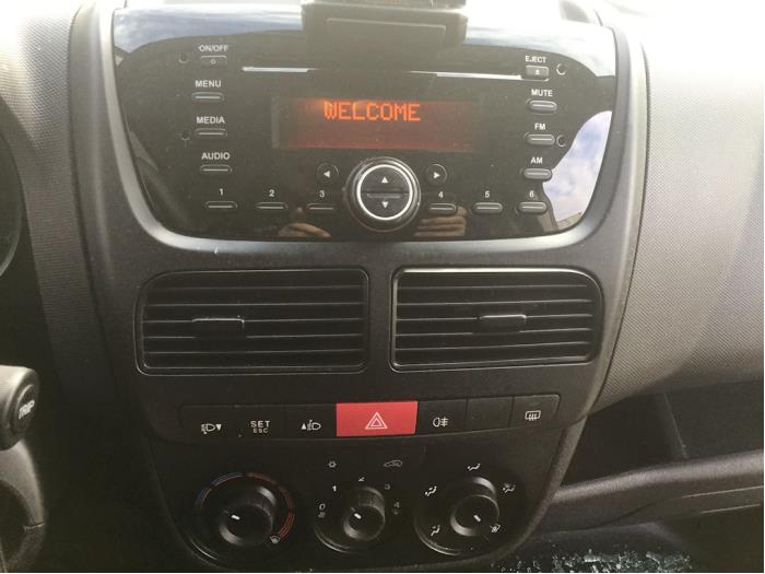 Opel Combo 1.4 16V ecoFlex Skrotfordon (2013, WIT)