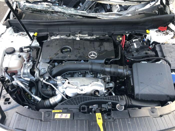 Mercedes GLB 2.0 GLB-250 Turbo 16V 4-Matic Skrotfordon (2020, WIT)