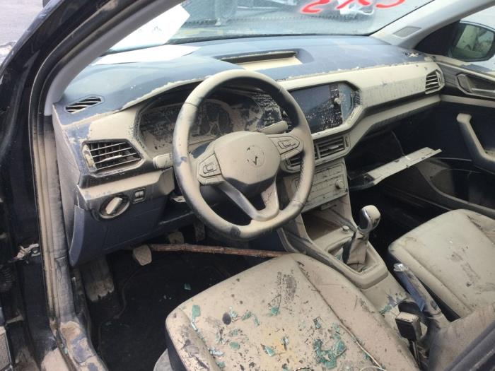 Volkswagen T-Cross 1.0 TSI 110 12V Skrotfordon (2020, ZWART)