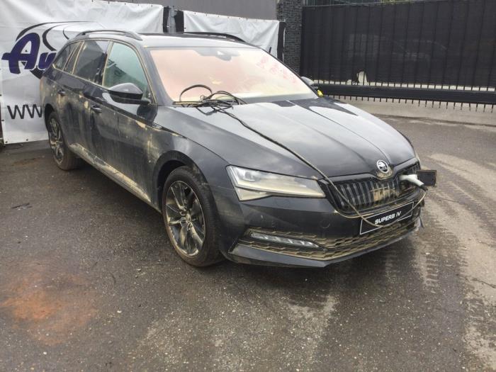 Skoda Superb Combi 1.4 TSI iV 6V Sloopvoertuig (2021, Metallic, Zwart)